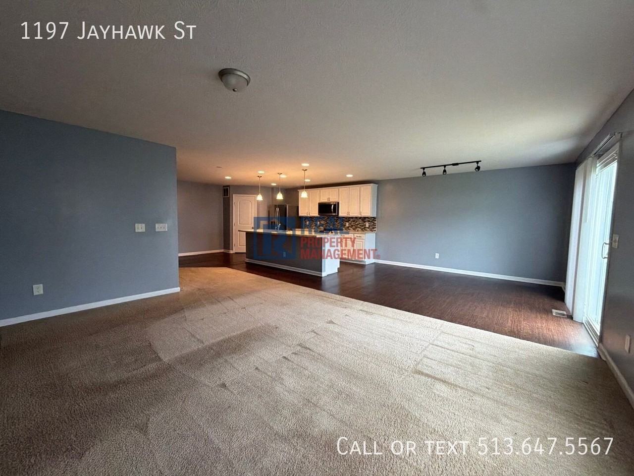 1197 Jayhawk St - Photo 4 of 32