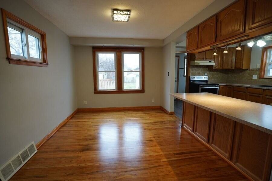 3714 Russell Ave - Photo 3 of 34