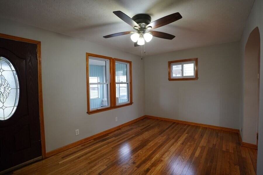 3714 Russell Ave - Photo 5 of 34