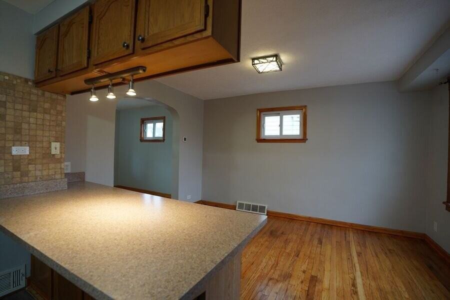 3714 Russell Ave - Photo 6 of 34