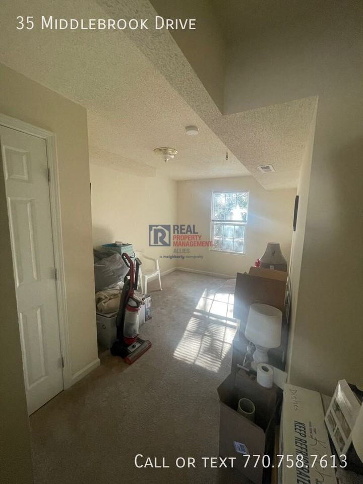 35 Middlebrook Dr - Photo 2 of 11