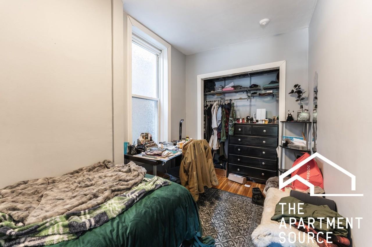 2834 W Lyndale St #1 - Photo 5 of 11