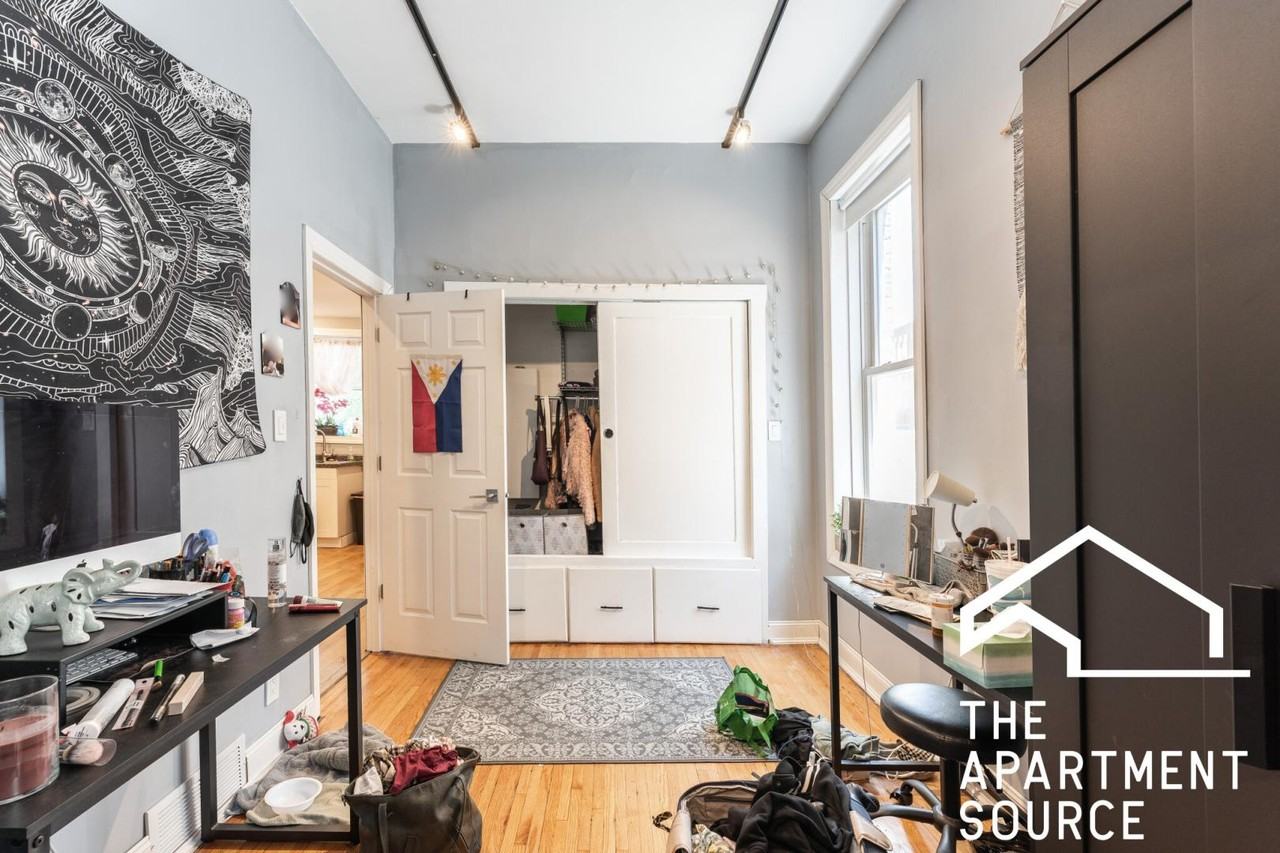 2834 W Lyndale St #1 - Photo 7 of 11