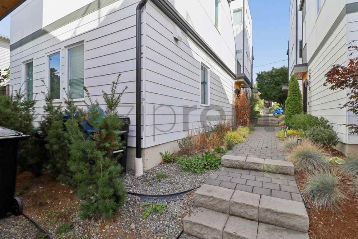 2905 13th Ave S - Photo 5 of 23