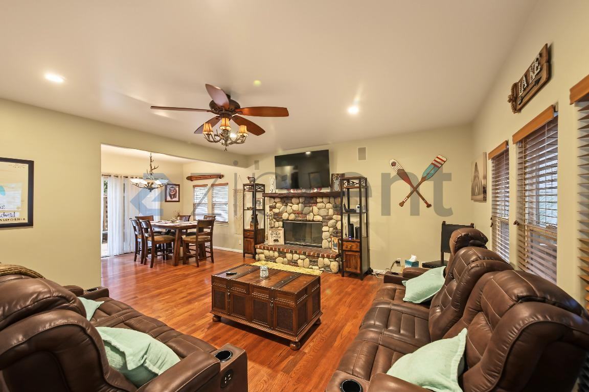 265 Oak Dr - Photo 6 of 40