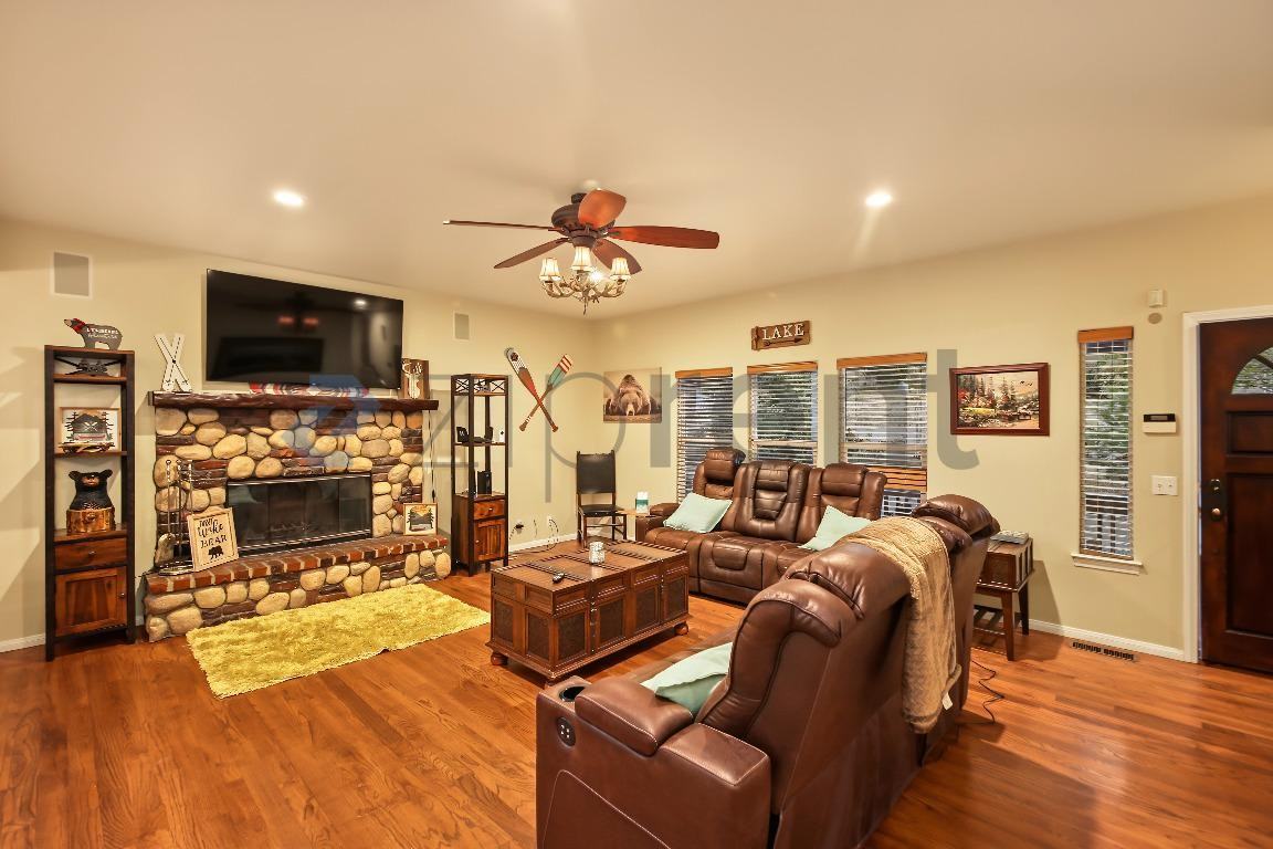 265 Oak Dr - Photo 7 of 40