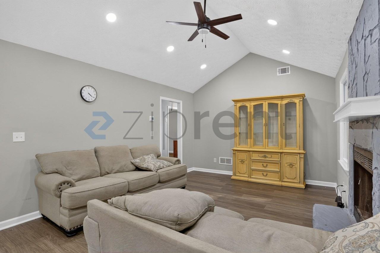 6875 Graves Mill Ct - Photo 5 of 25