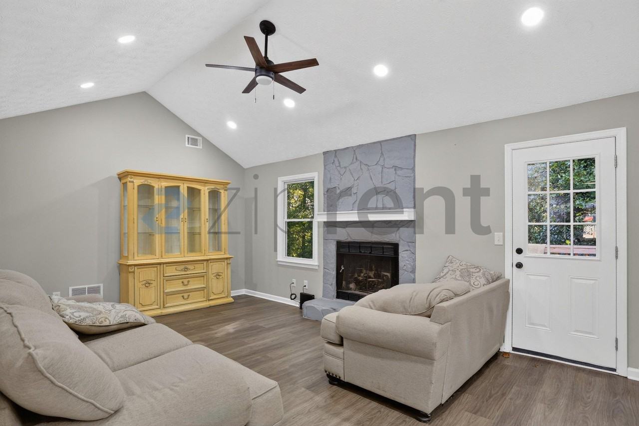 6875 Graves Mill Ct - Photo 6 of 25