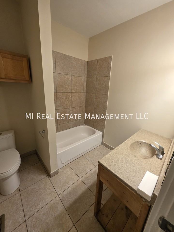 154 Straight Ave Sw - Photo 4 of 16