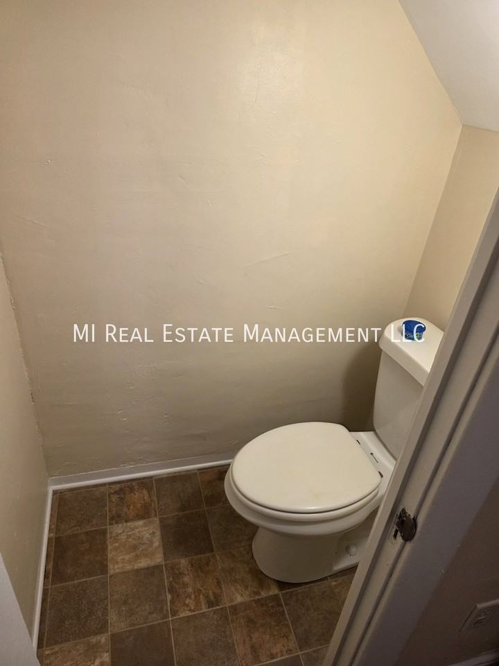 154 Straight Ave Sw - Photo 5 of 16