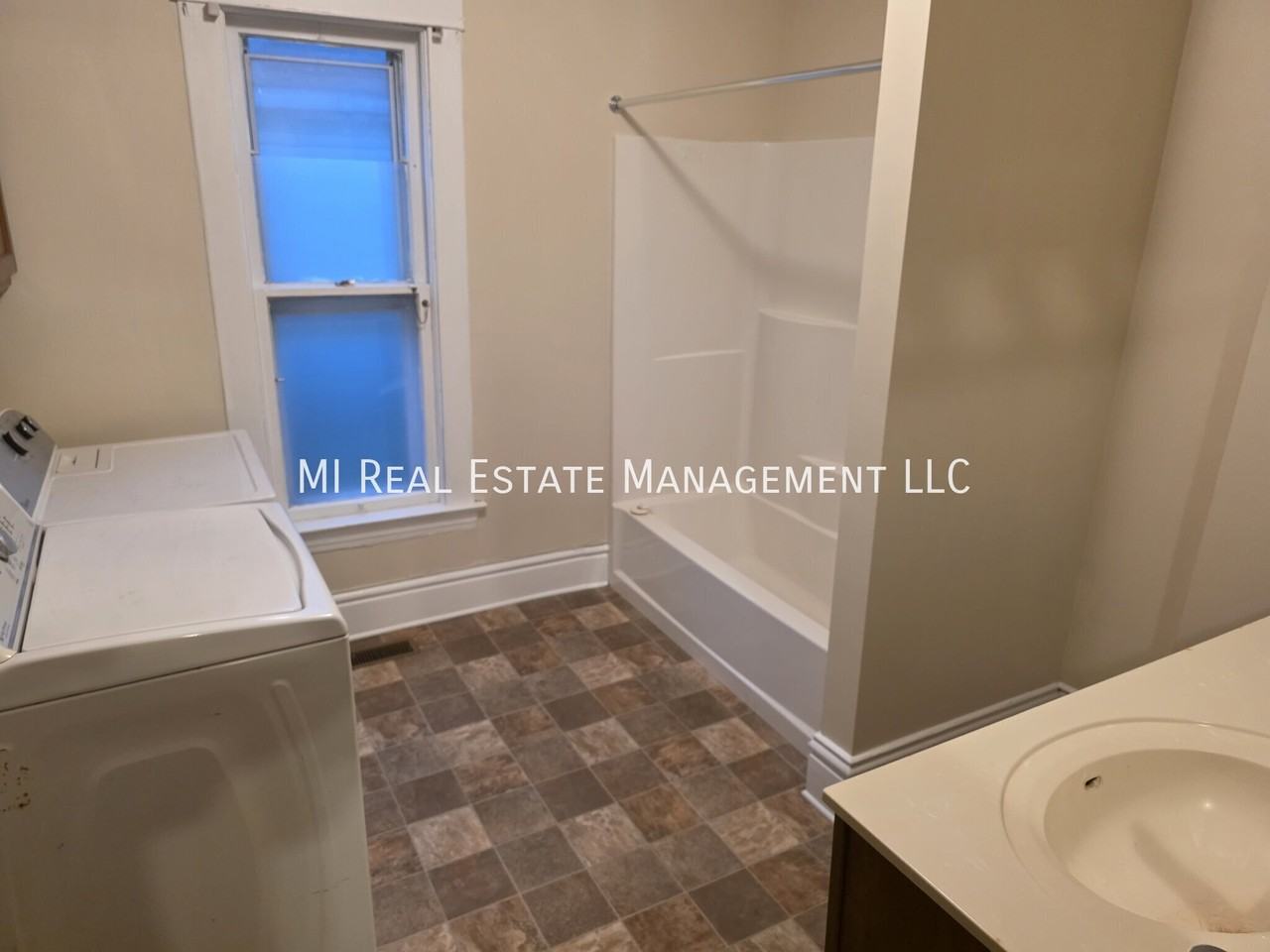 154 Straight Ave Sw - Photo 6 of 16