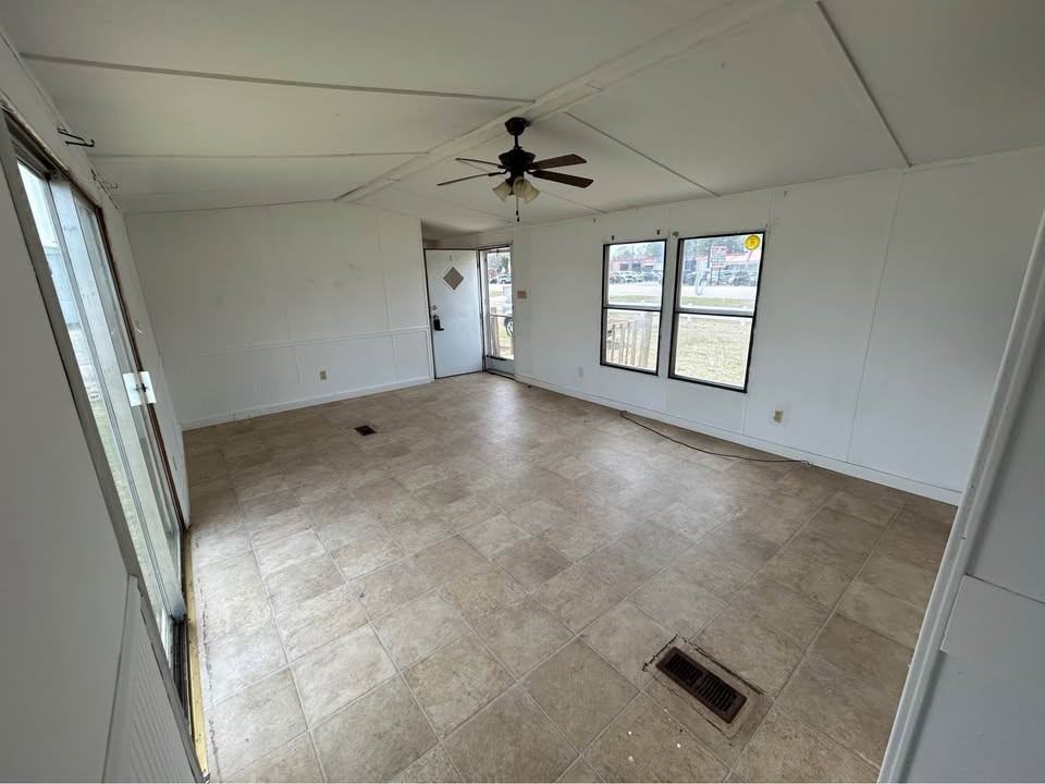 302 Reid Ct - Photo 3 of 9