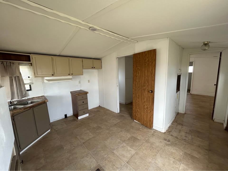 302 Reid Ct - Photo 4 of 9