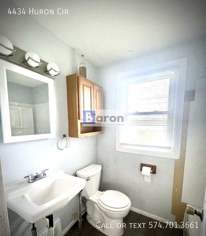 4434 Huron Cir