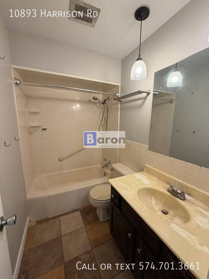 10893 Harrison Rd