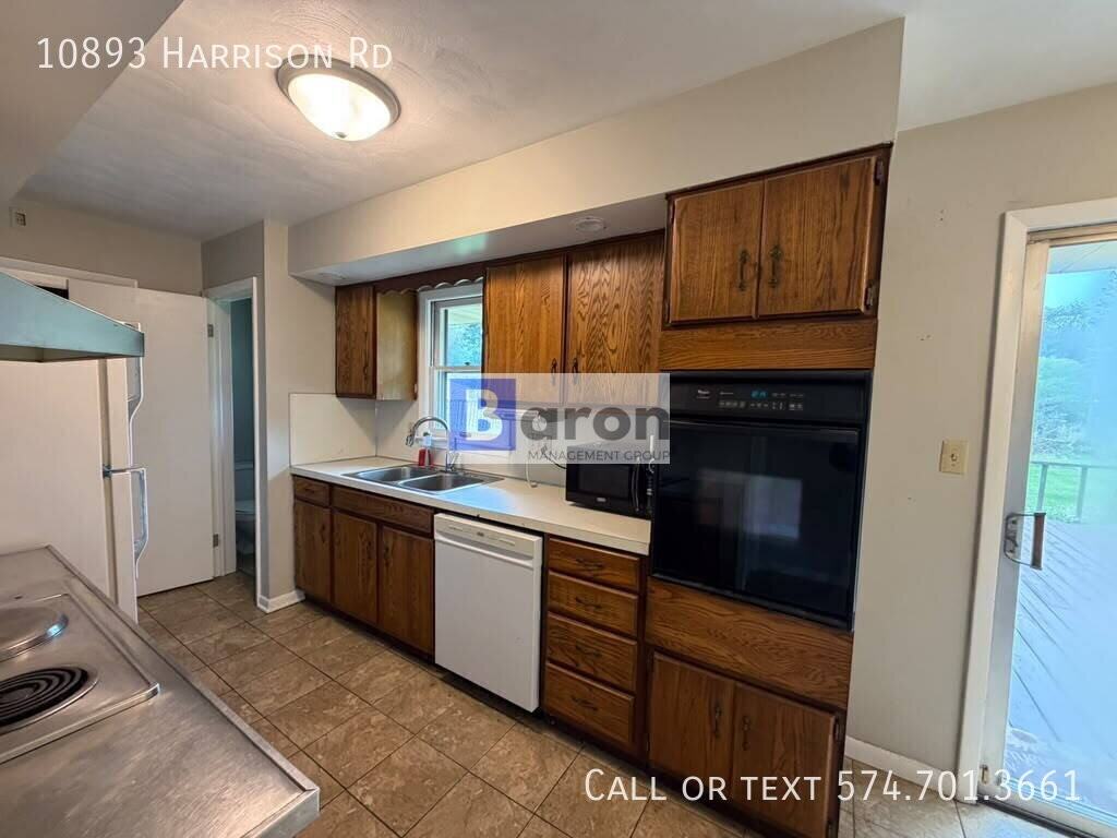 10893 Harrison Rd - Photo 6 of 10