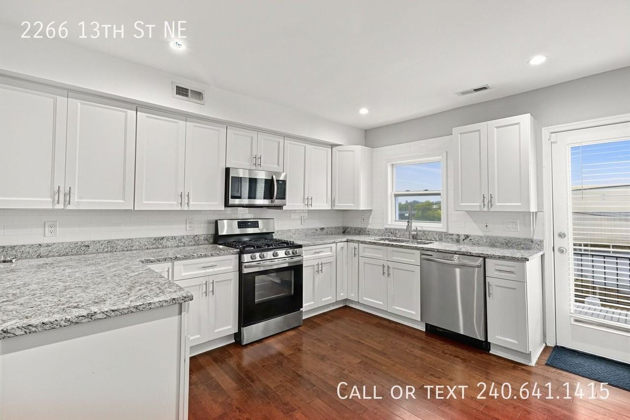 2266 13th St Ne - Photo 5 of 33