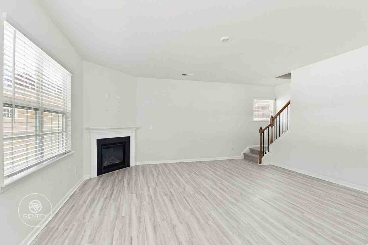 1830 Vanderlyn St - Photo 3 of 21