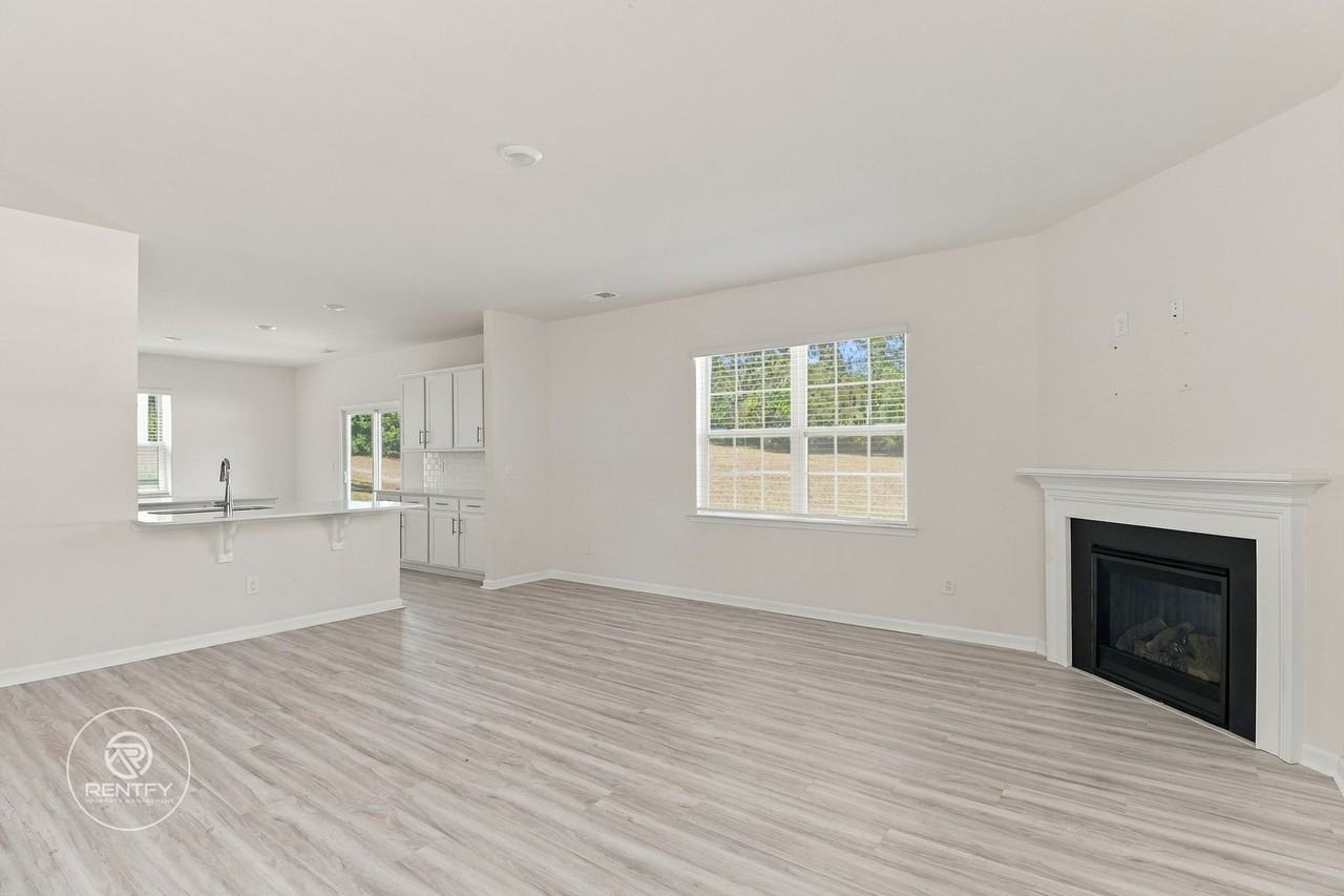 1830 Vanderlyn St - Photo 4 of 21