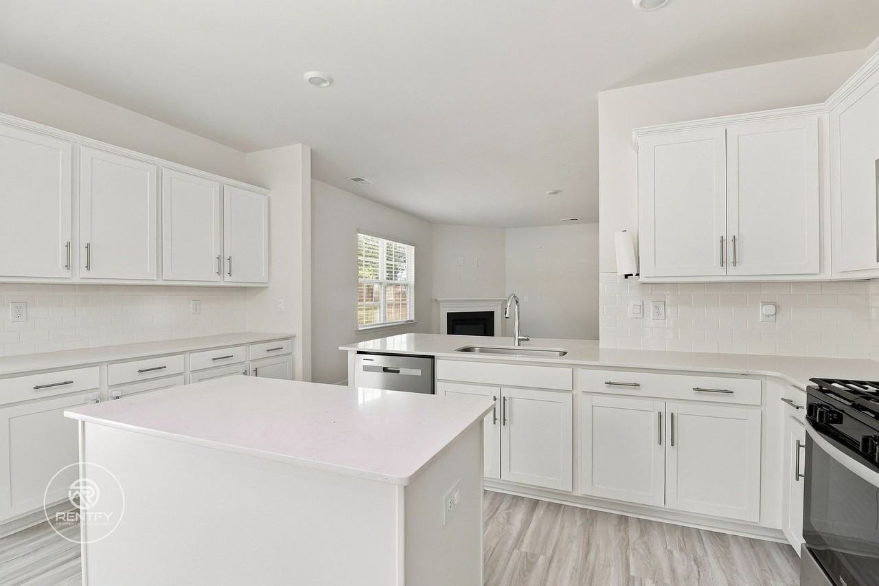 1830 Vanderlyn St - Photo 6 of 21