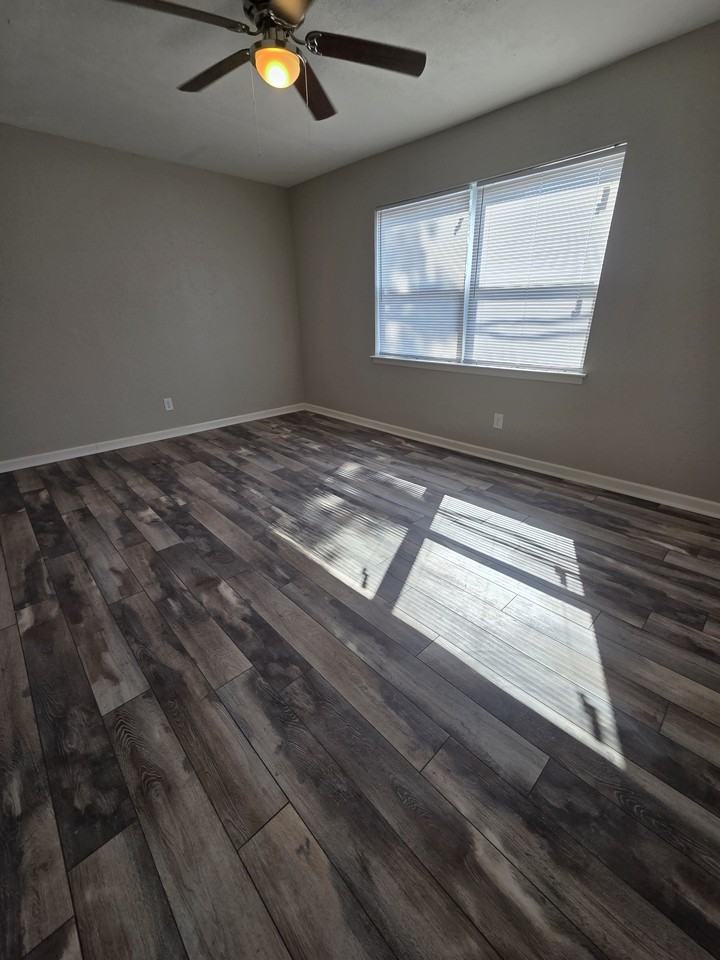 724 Main Street - Photo 4 of 12