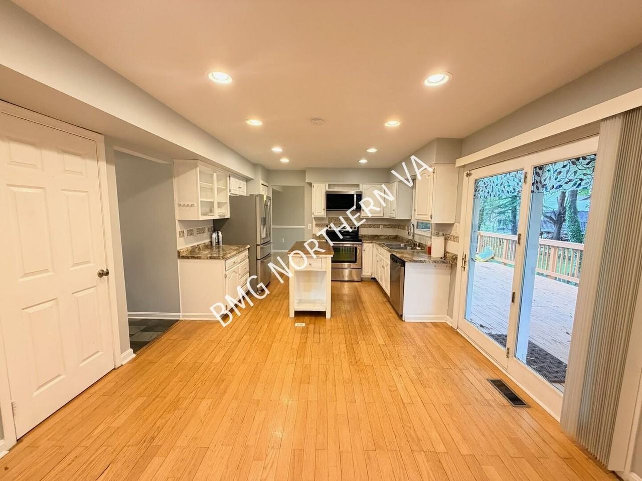 8957 Rolling Rd - Photo 4 of 25