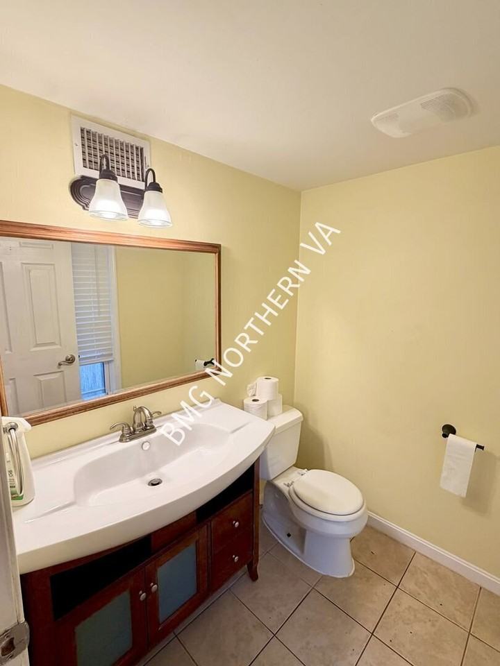 8957 Rolling Rd - Photo 7 of 25