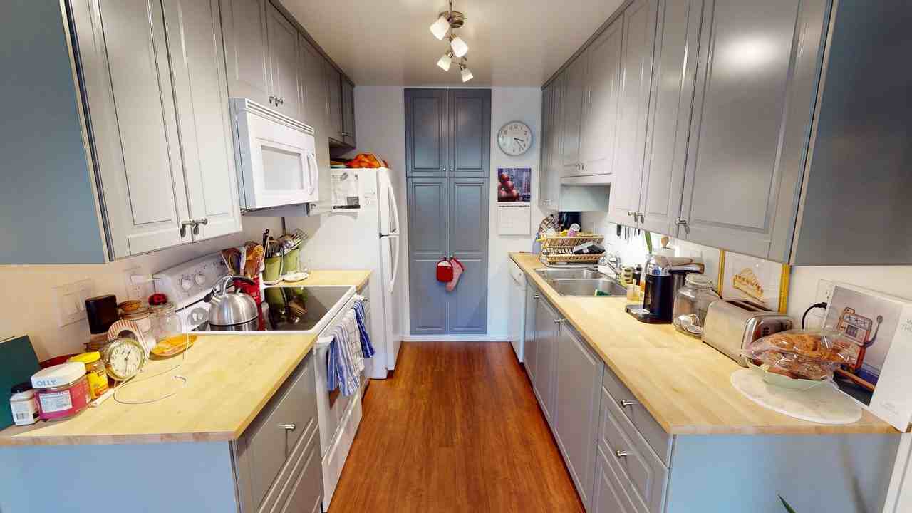 62 Surrey Ln - Photo 4 of 10