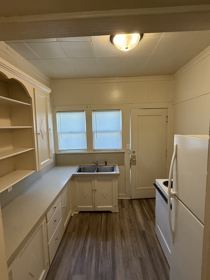 601 E Reed - Photo 2 of 9