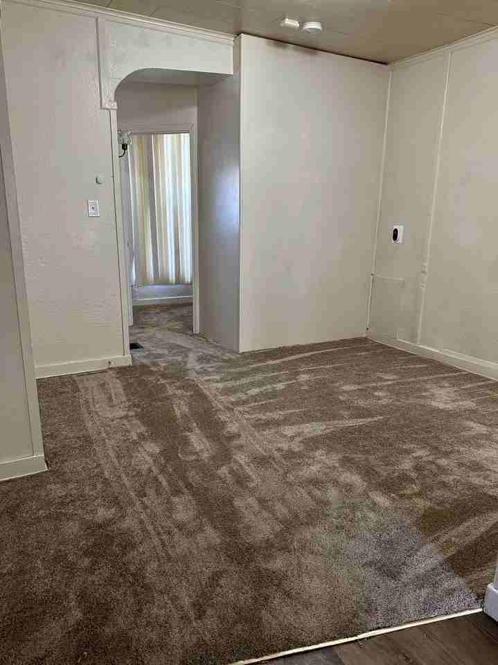 601 E Reed - Photo 3 of 9