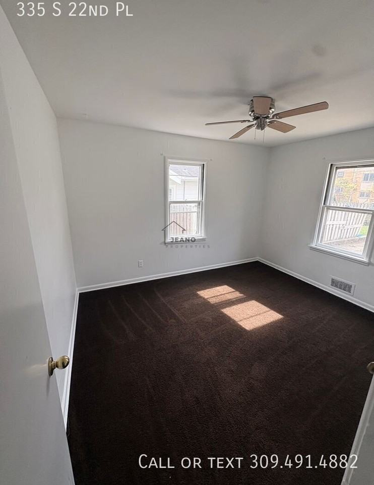 335 S 22nd Pl - Photo 5 of 8