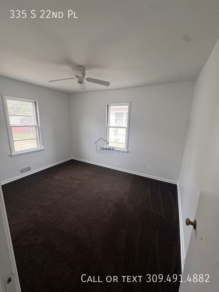 335 S 22nd Pl - Photo 6 of 8