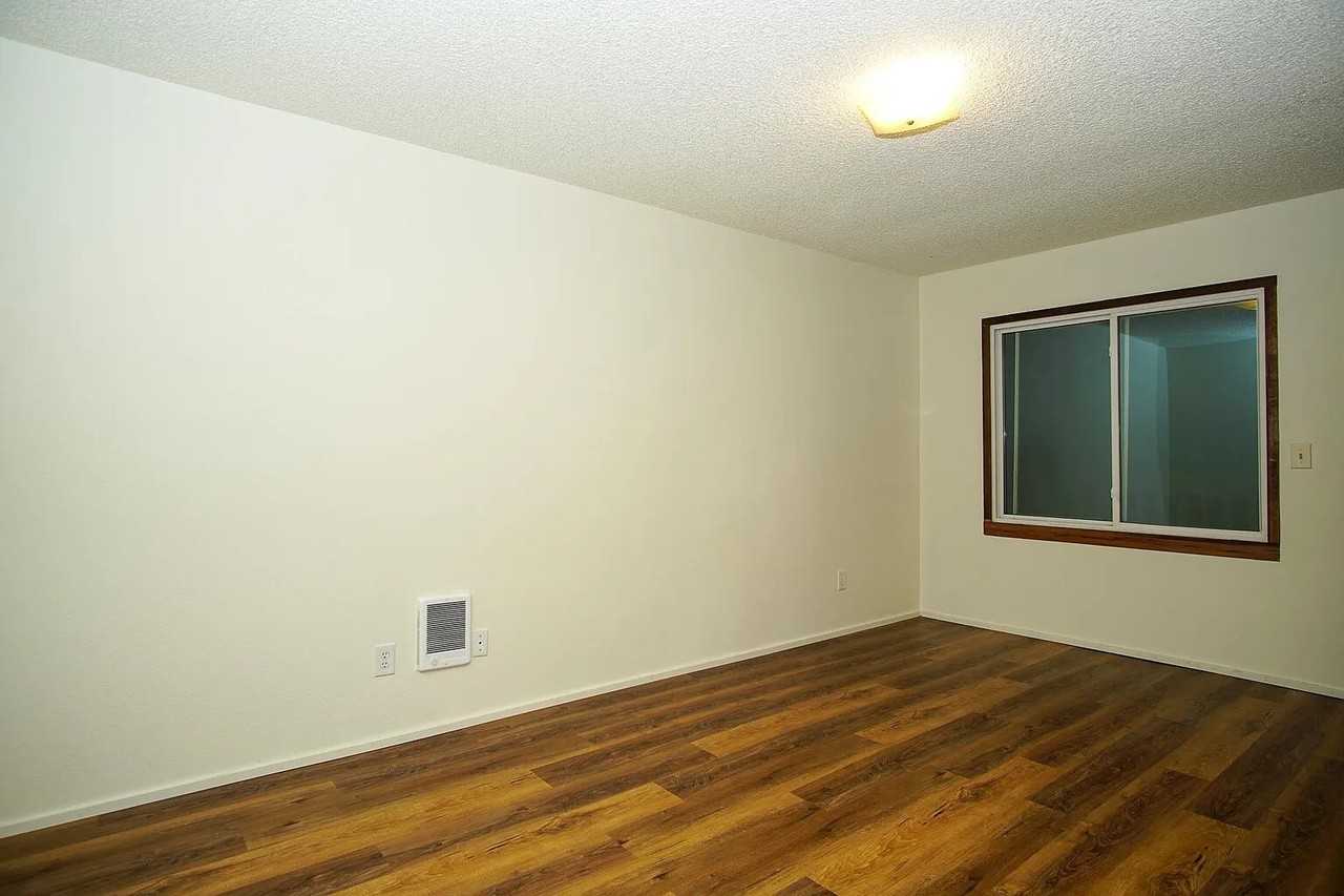 2513 NE Rosa Parks Way - Photo 2 of 9