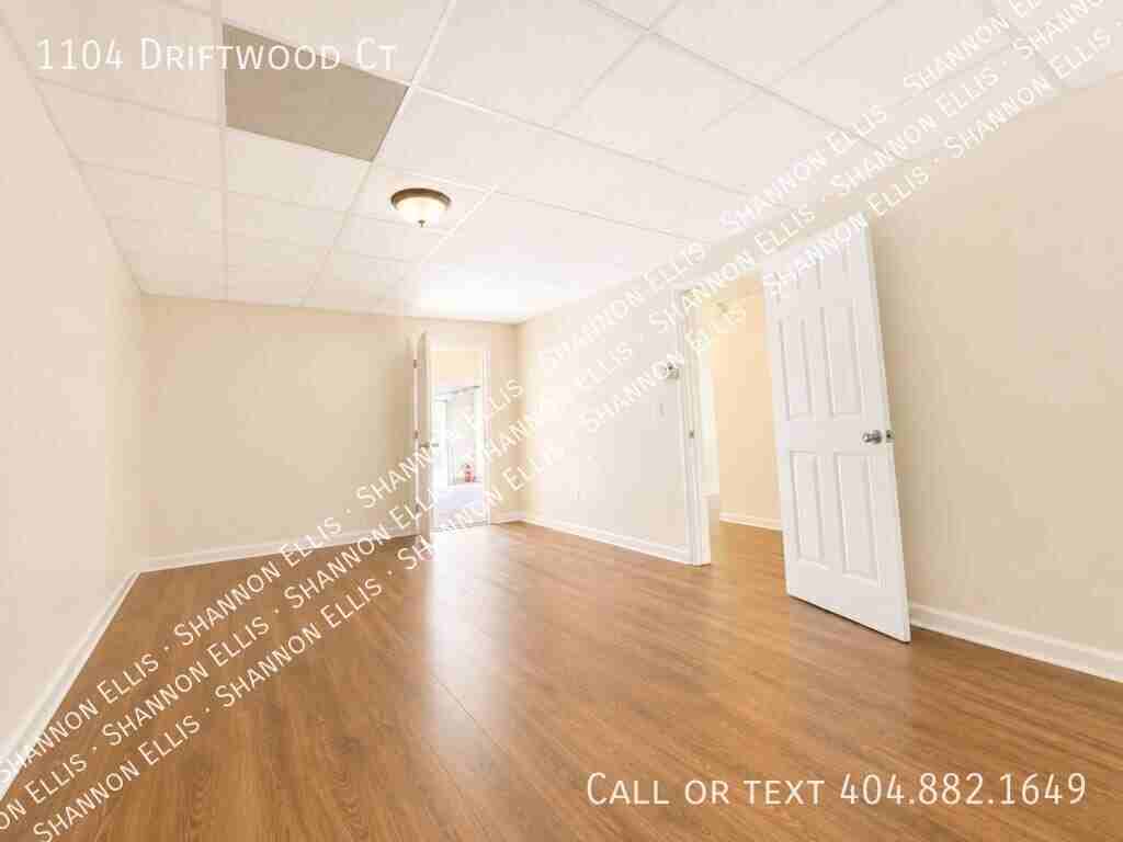 1104 Driftwood Ct - Photo 4 of 25