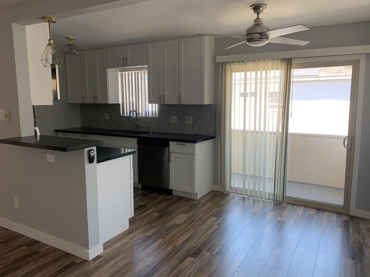 1129 23rd Street - Photo 3 of 40