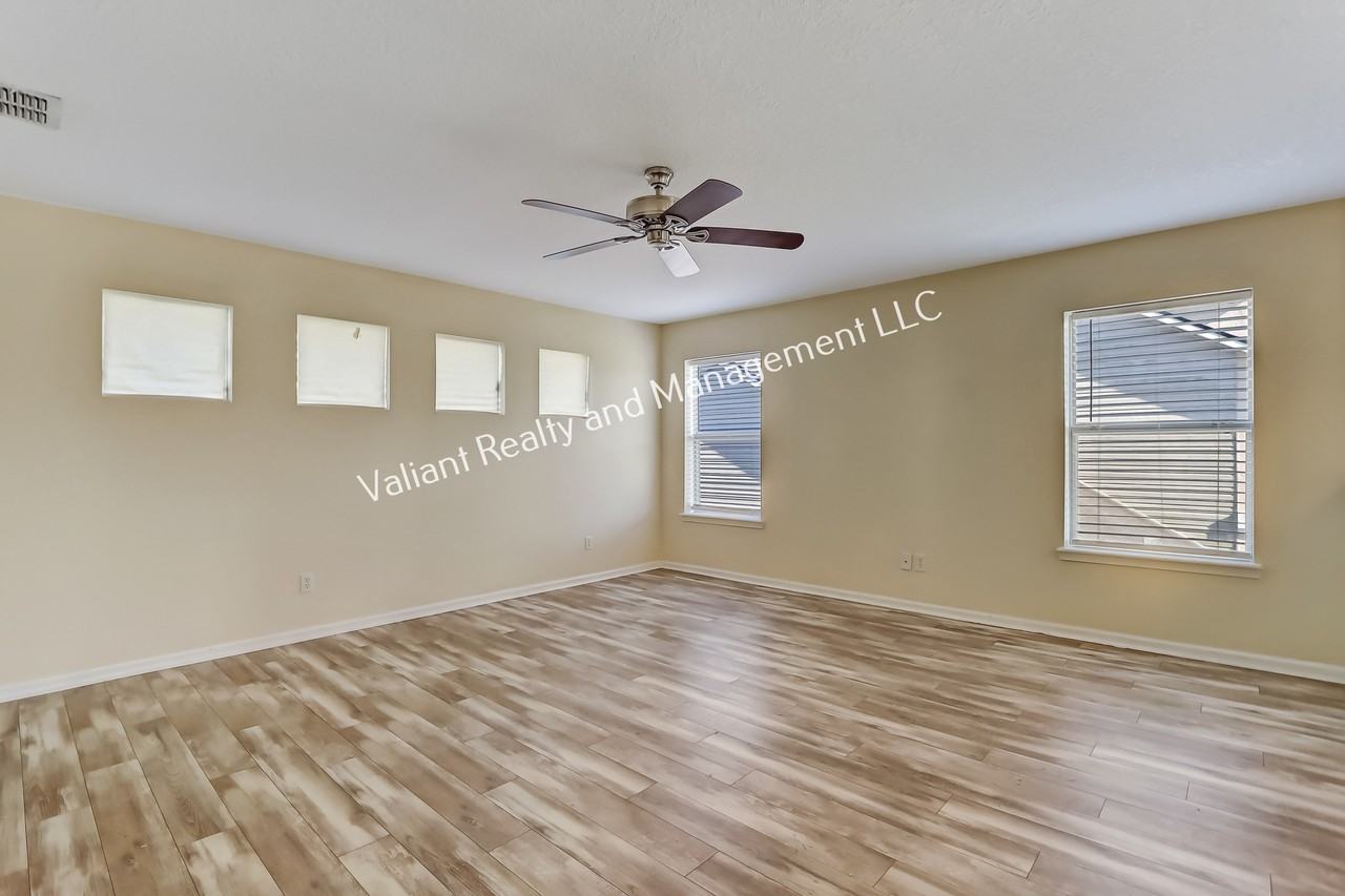 8391 Candlewood Cove Trl - Photo 2 of 43