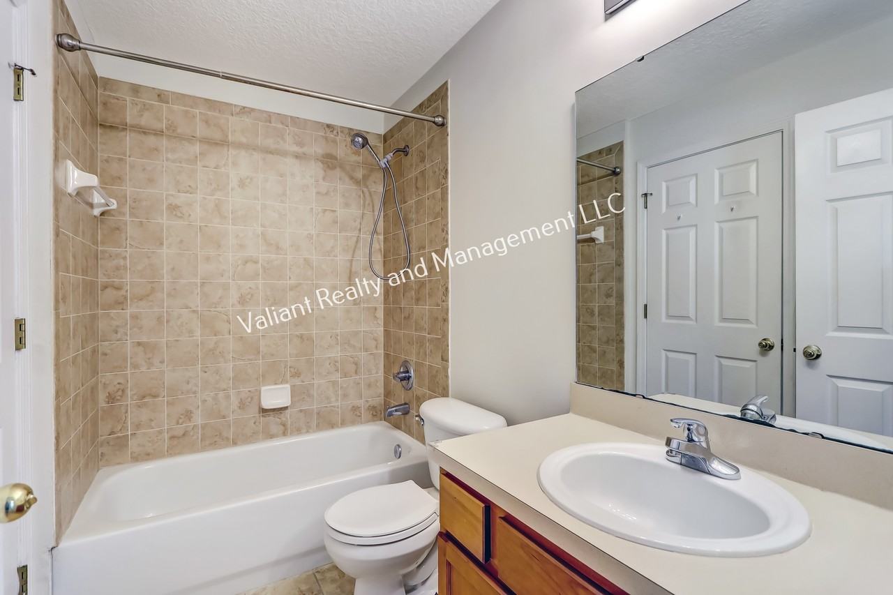8391 Candlewood Cove Trl - Photo 3 of 43