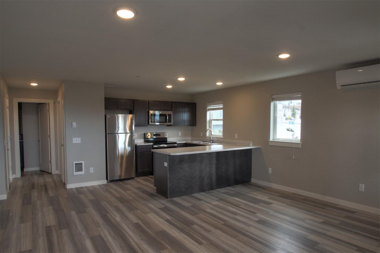 830 Crestmont Way - Photo 2 of 16