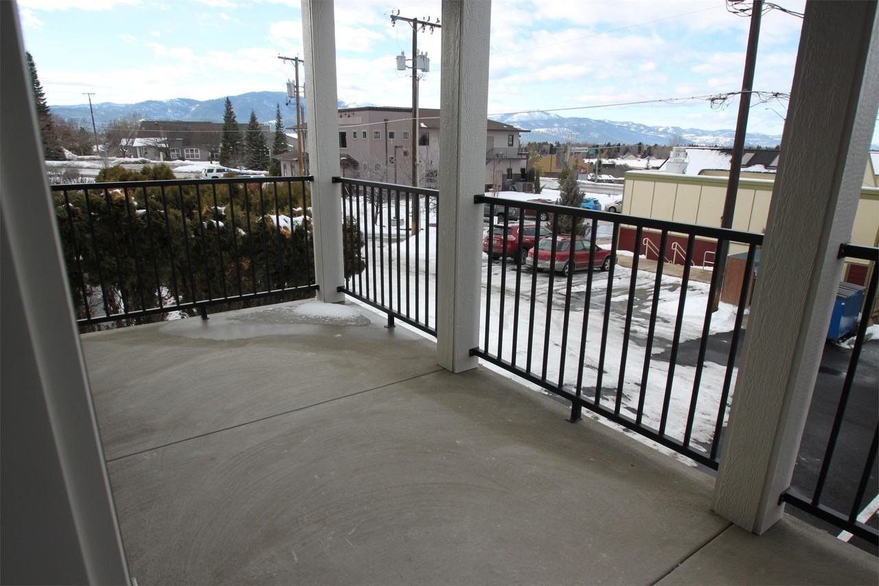 830 Crestmont Way - Photo 7 of 16