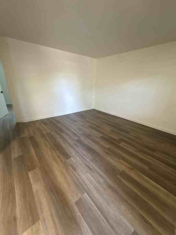 514 - 516 East Oak Street - Photo 3 of 9