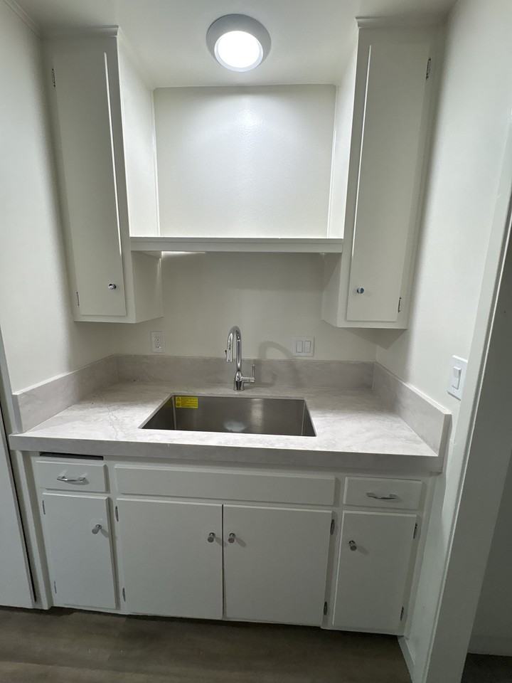 514 - 516 East Oak Street - Photo 4 of 9