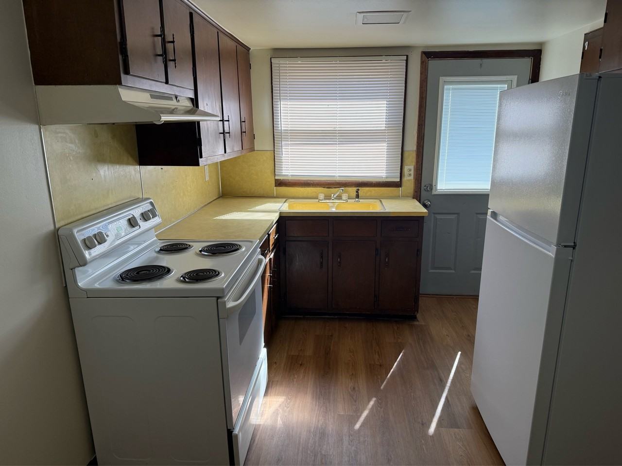 901 Butternut Drive - Photo 2 of 11