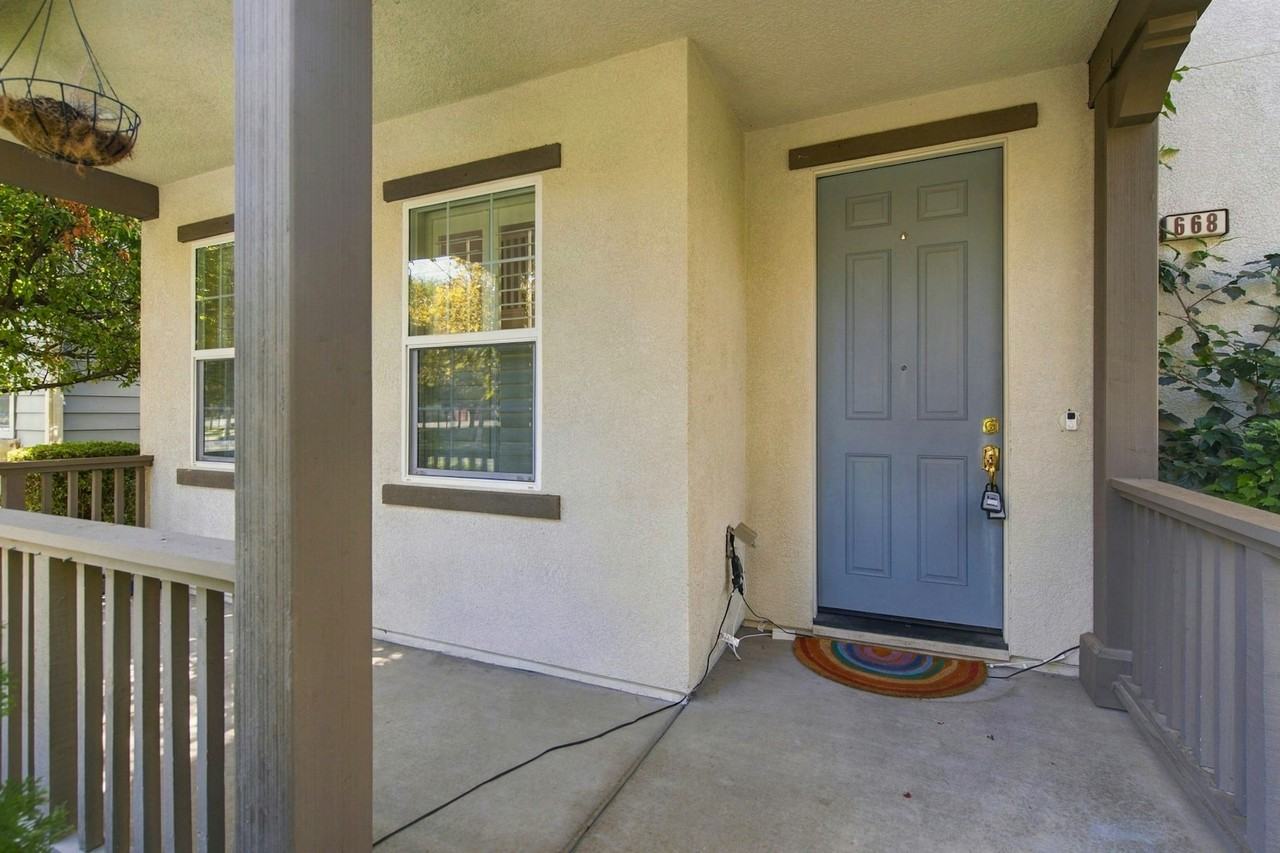 668 West Gravino Drive - Photo 3 of 32