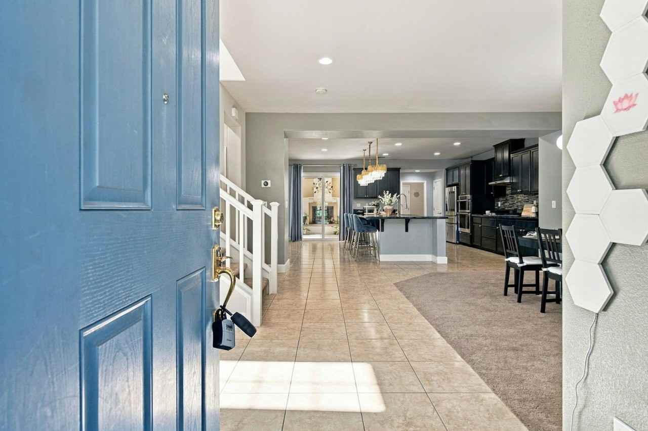 668 West Gravino Drive - Photo 4 of 32