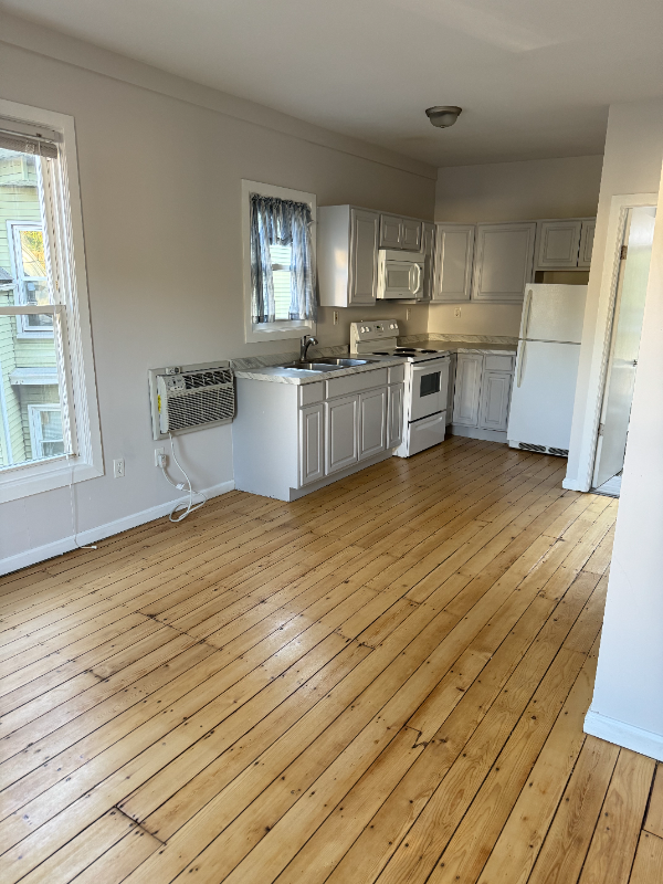 43 Windsor Ave #3C - Photo 4 of 8