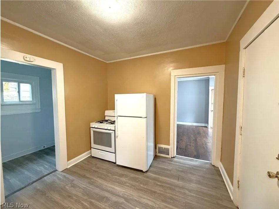 3230 W 31st St #DOWN - Photo 3 of 9