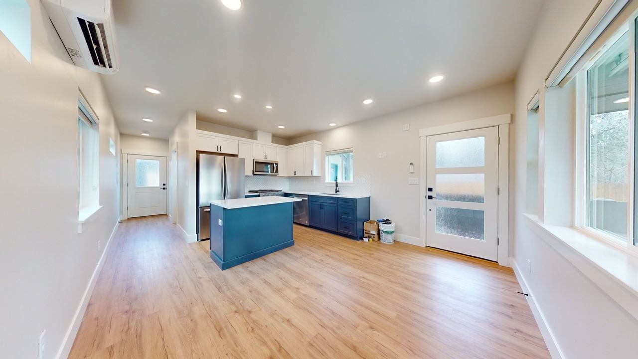 1320 Nw Hartford Ave #2 - Photo 3 of 15