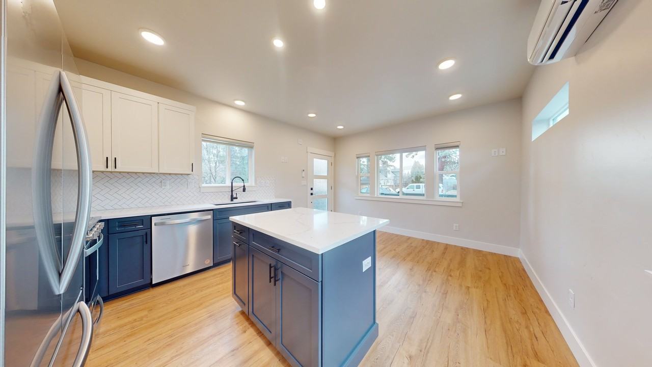 1320 Nw Hartford Ave #2 - Photo 4 of 15