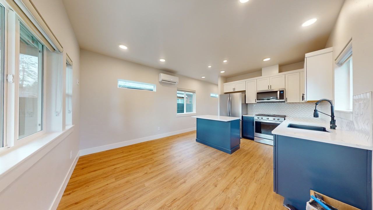 1320 Nw Hartford Ave #2 - Photo 5 of 15