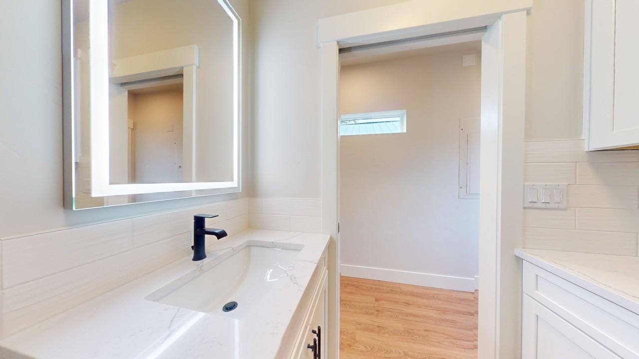 1320 Nw Hartford Ave #2 - Photo 6 of 15